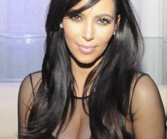 comment se coiffe kim kardashian