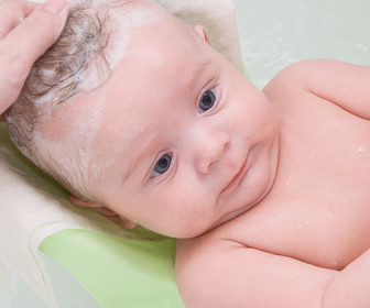 comment laver bebe 5 mois