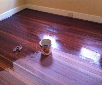 comment laver parquet bois