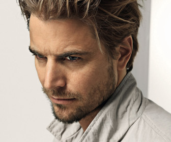 comment coiffer cheveux mi long homme