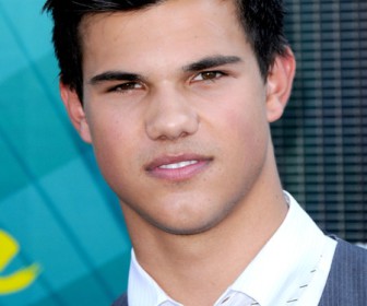 comment se coiffe taylor lautner